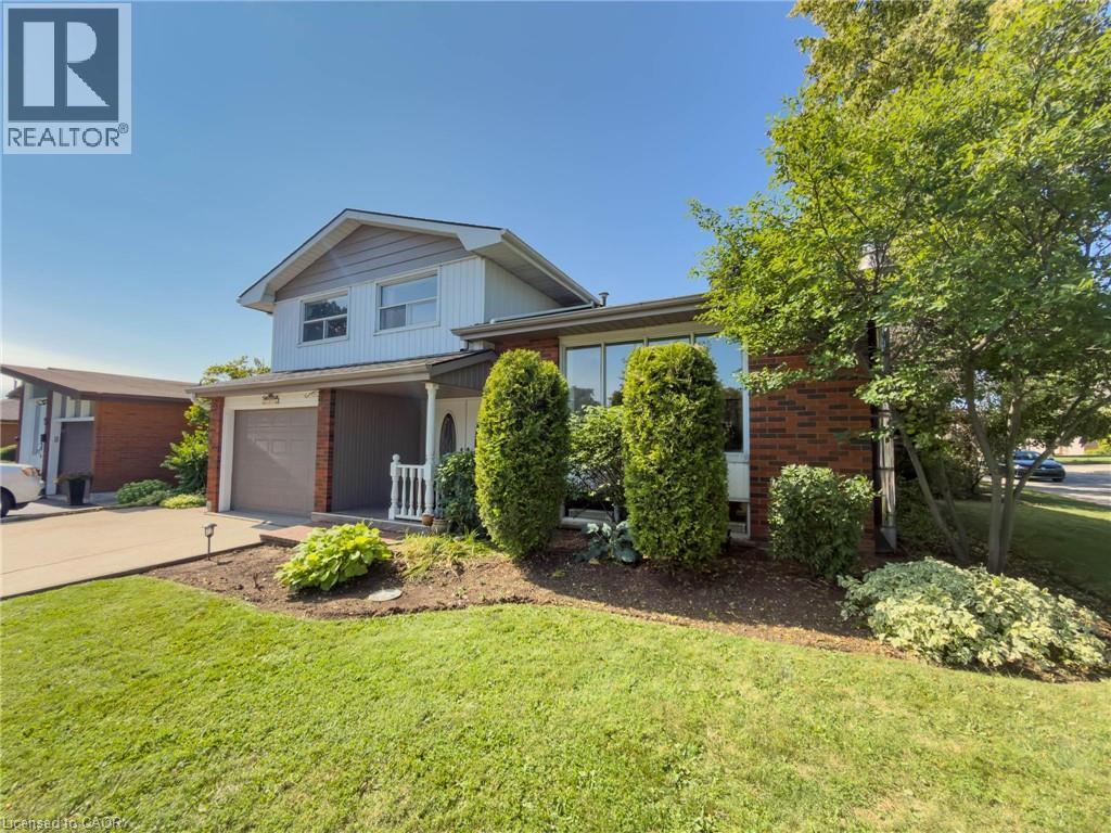 Brick and siding exterior with mature landscaping - 143 Cromwell Crescent, Hamilton, ON - Outdoor