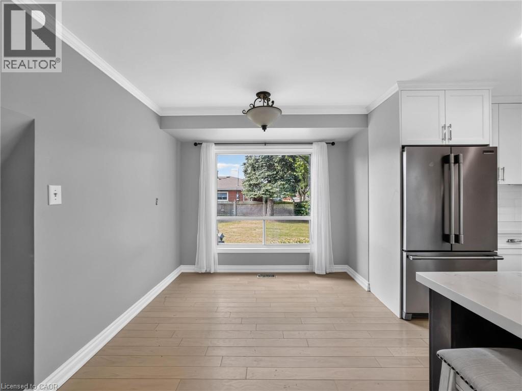 143 Cromwell Crescent, Hamilton, ON - Indoor