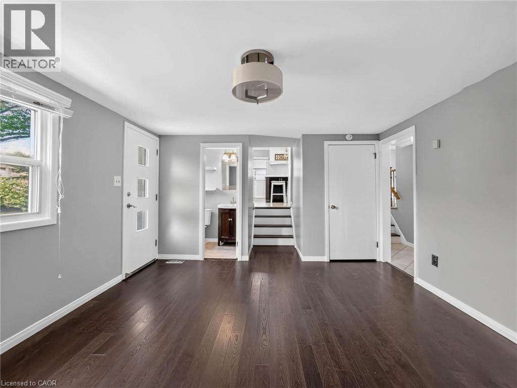 143 Cromwell Crescent, Hamilton, ON - Indoor Photo Showing Other Room