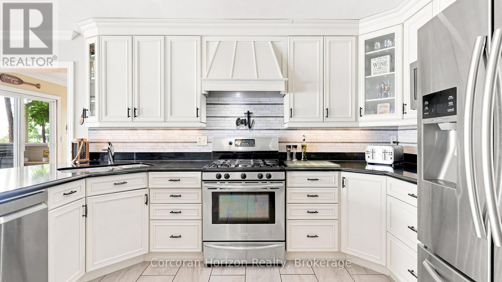 380 Robins Point Road, Tay (Victoria Harbour), ON - Indoor Photo Showing Kitchen