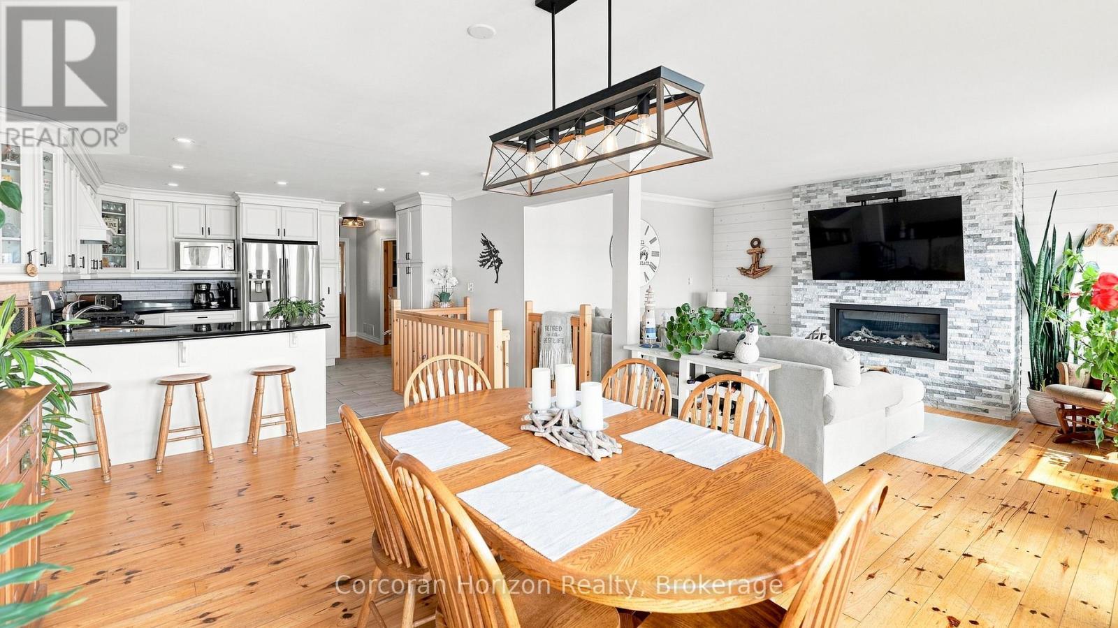 380 Robins Point Road, Tay (Victoria Harbour), ON - Indoor Photo Showing Dining Room With Fireplace