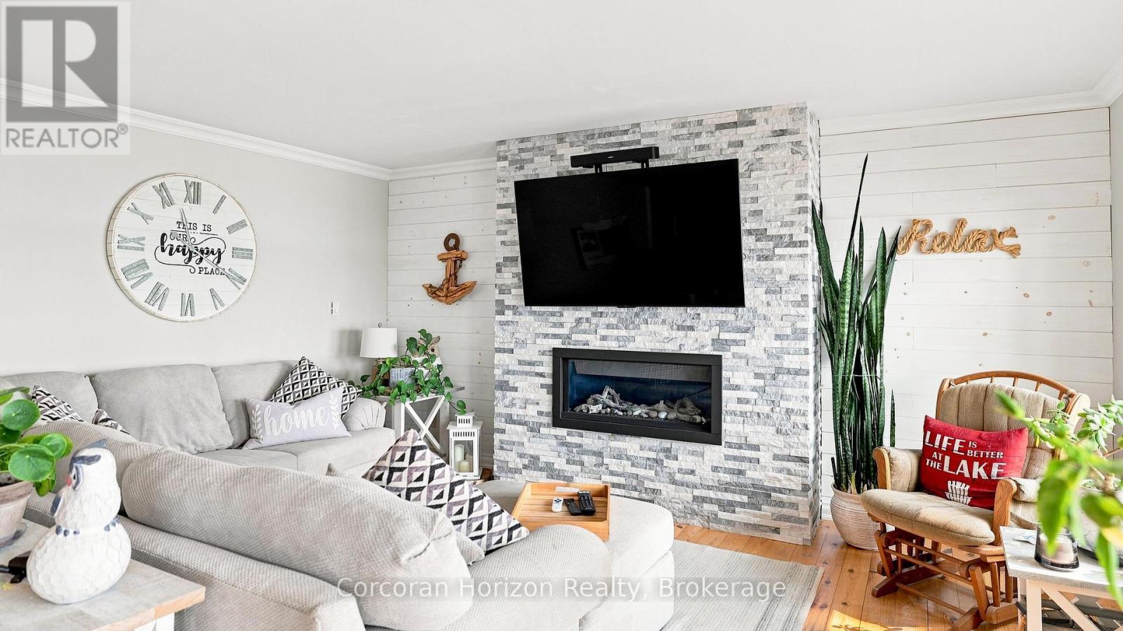 380 Robins Point Road, Tay (Victoria Harbour), ON - Indoor Photo Showing Living Room With Fireplace