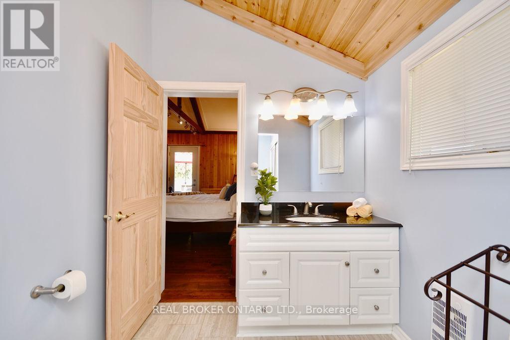 Ensuite - 5818 Victoria Park Road, Ramara, ON - Indoor Photo Showing Bathroom