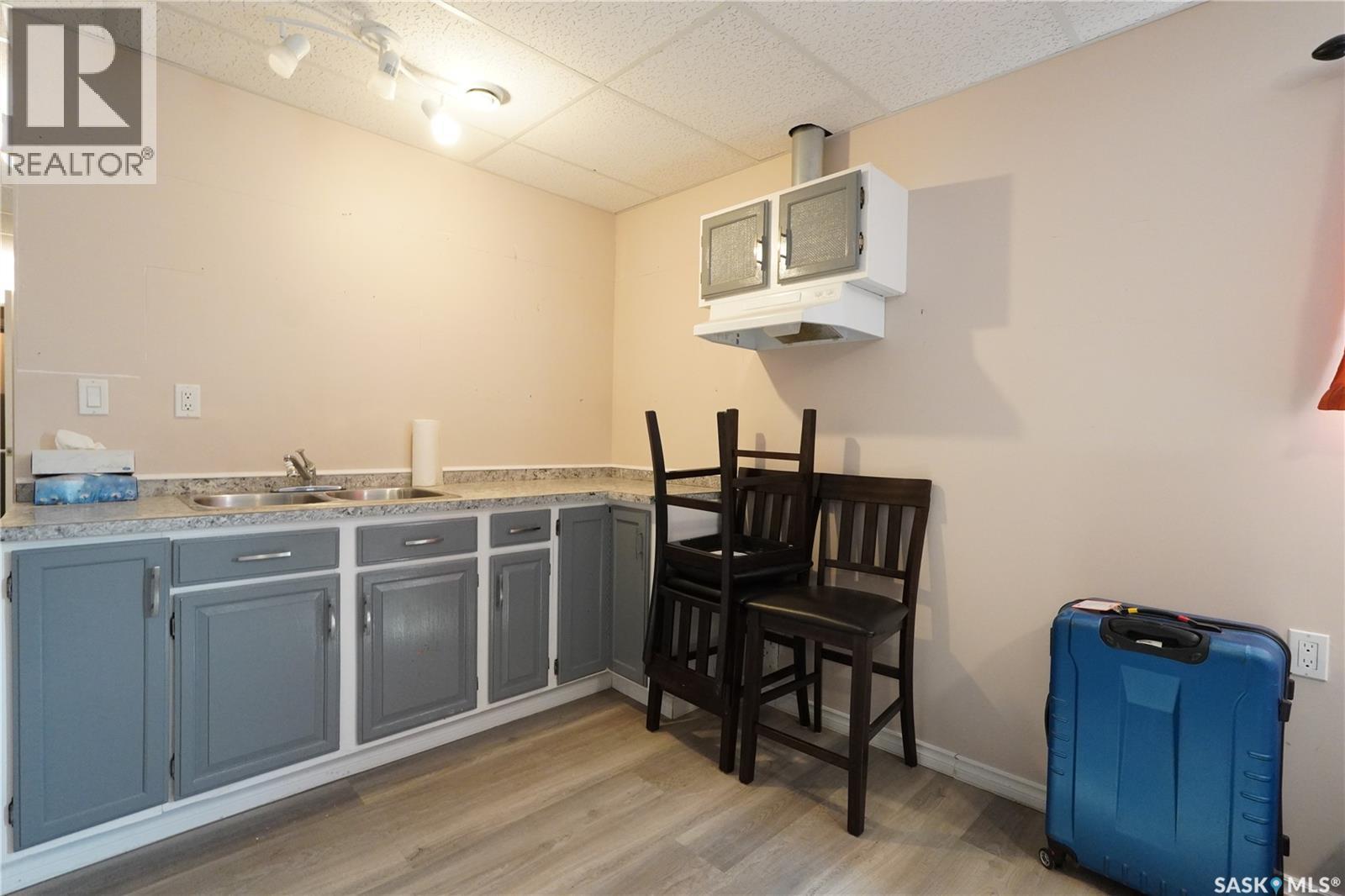 5602 Dewdney Avenue, Regina, SK - Indoor