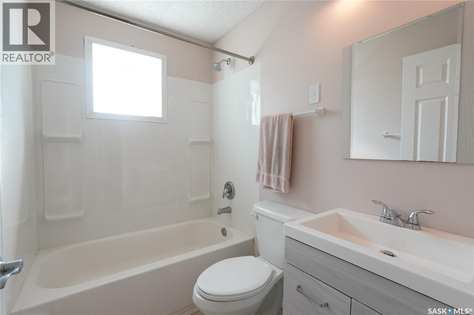 5602 Dewdney Avenue, Regina, SK - Indoor Photo Showing Bathroom