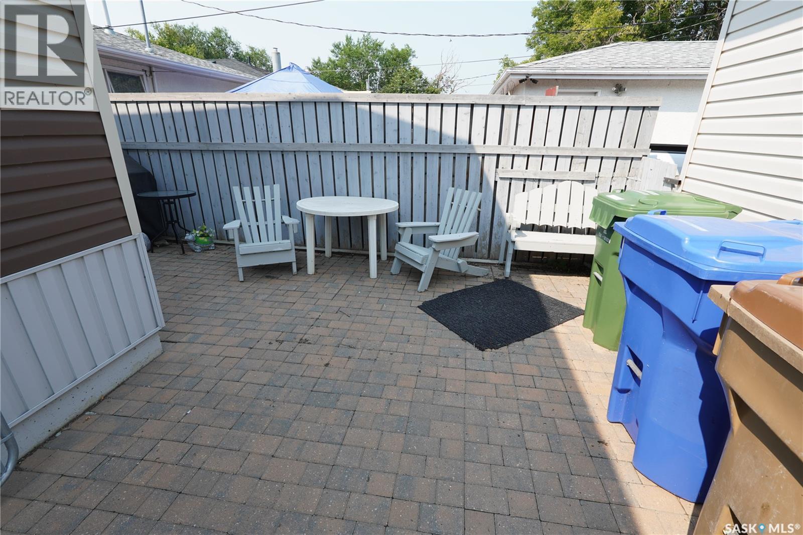 5602 Dewdney Avenue, Regina, SK - Outdoor With Exterior
