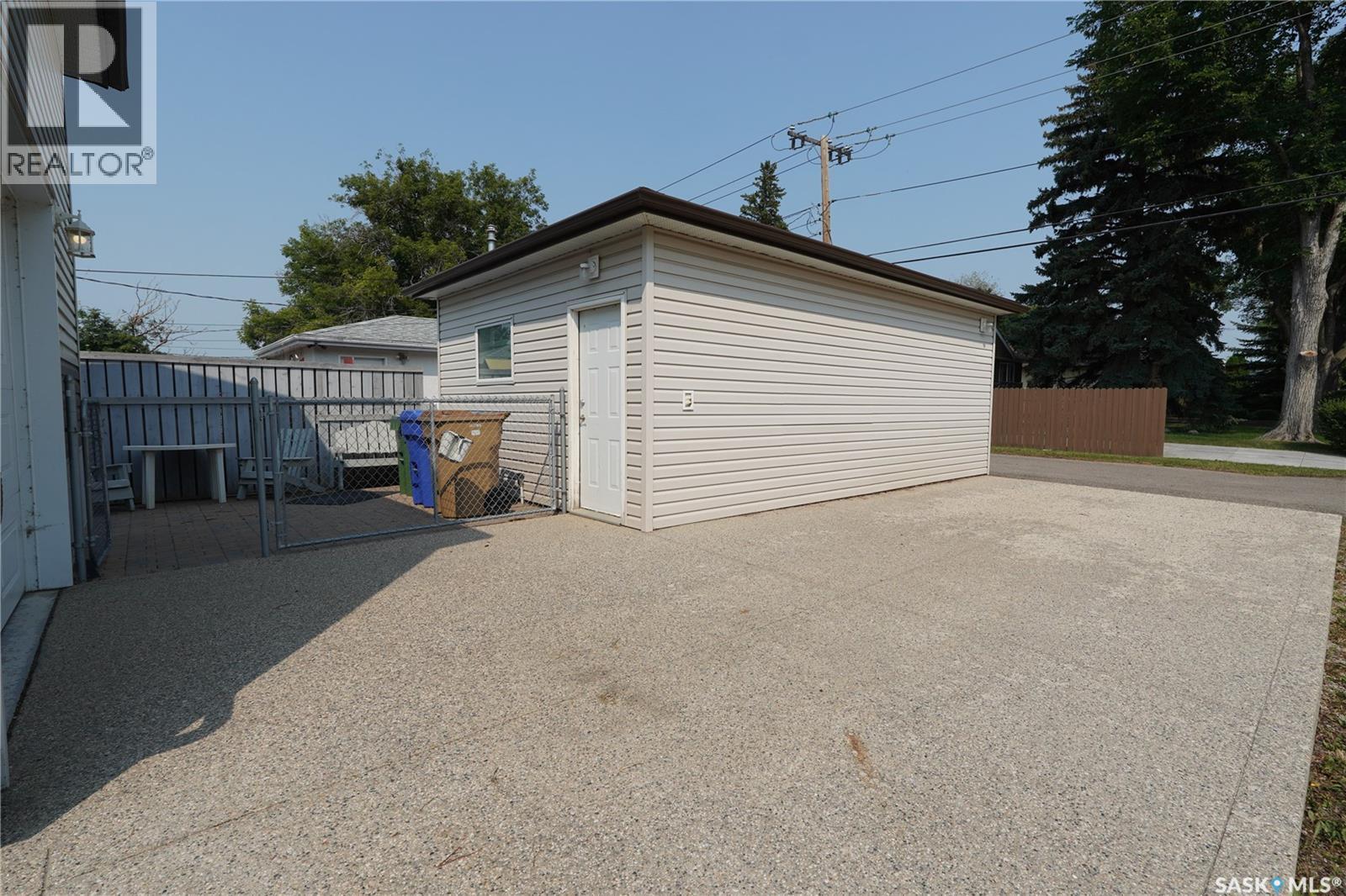 5602 Dewdney Avenue, Regina, SK - Outdoor With Exterior