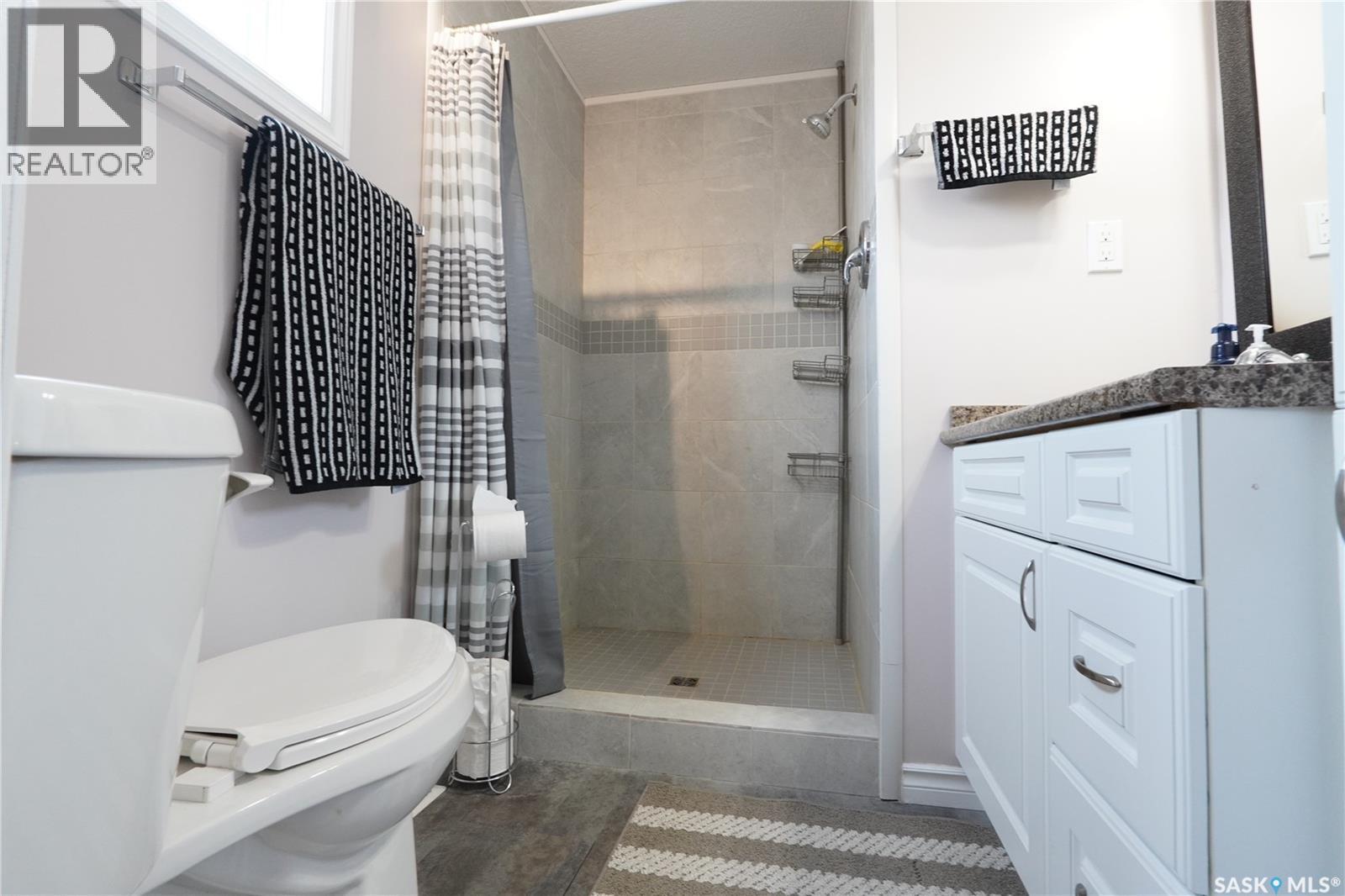 5602 Dewdney Avenue, Regina, SK - Indoor Photo Showing Bathroom