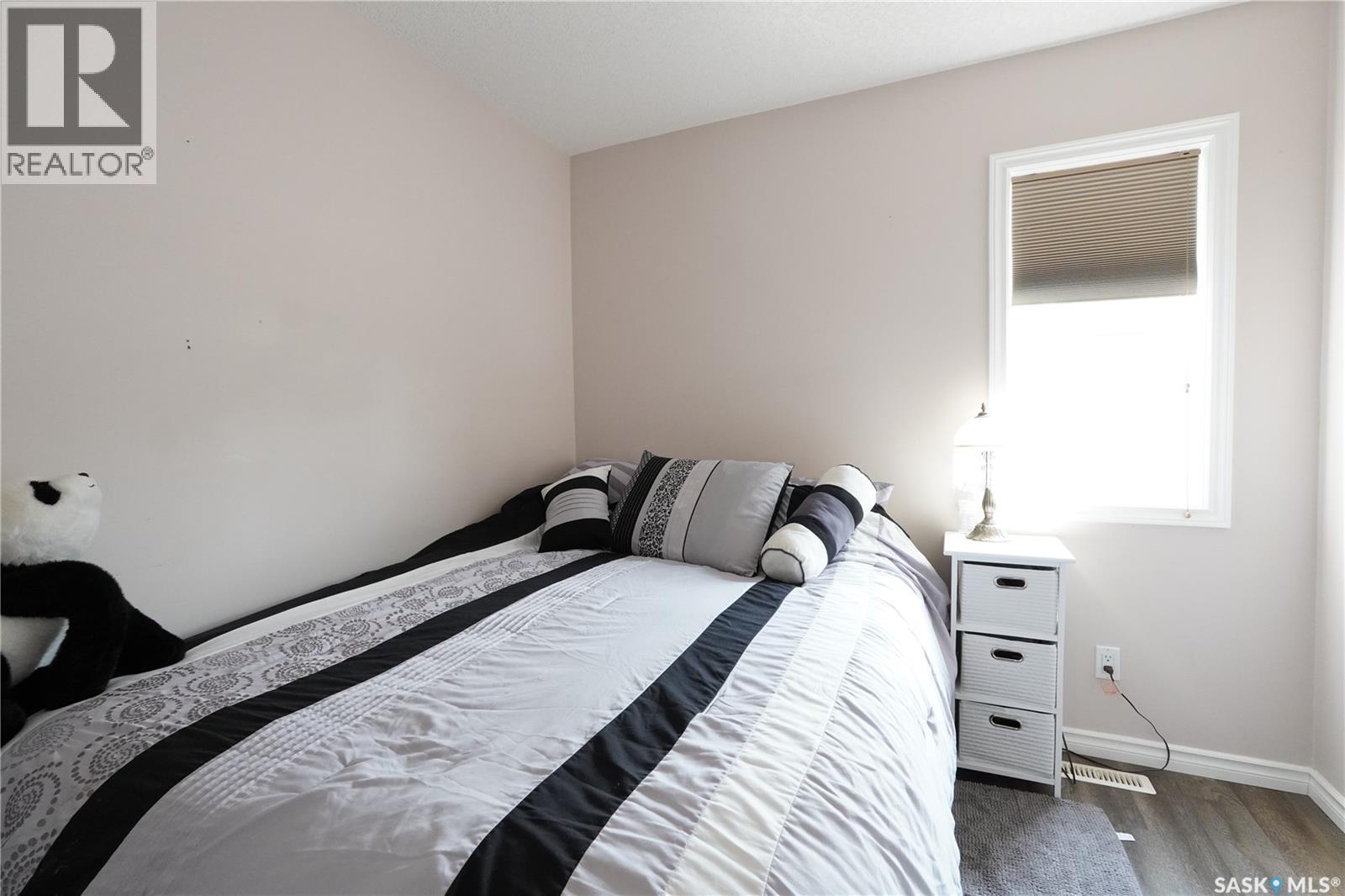 5602 Dewdney Avenue, Regina, SK - Indoor Photo Showing Bedroom