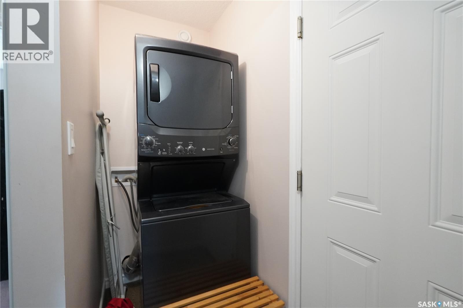 5602 Dewdney Avenue, Regina, SK - Indoor Photo Showing Laundry Room