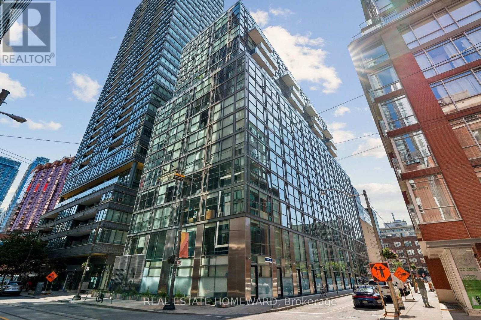 807 - 25 Oxley Street, Toronto, ON - Outdoor