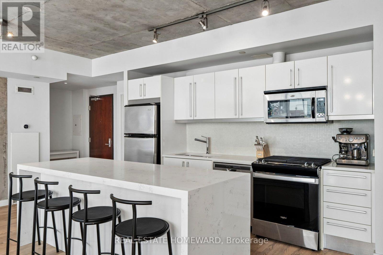 807 - 25 Oxley Street, Toronto, ON - Indoor Photo Showing Kitchen With Stainless Steel Kitchen