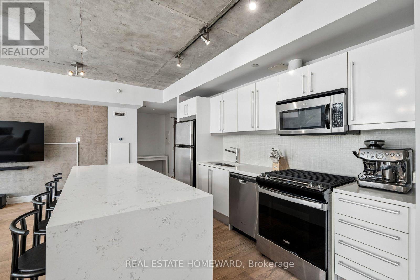 807 - 25 Oxley Street, Toronto, ON - Indoor Photo Showing Kitchen With Stainless Steel Kitchen
