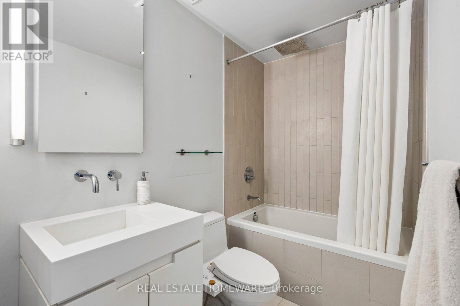807 - 25 Oxley Street, Toronto, ON - Indoor Photo Showing Bathroom