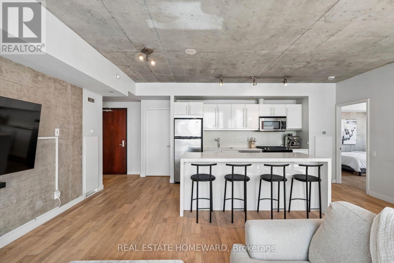 807 - 25 Oxley Street, Toronto, ON - Indoor Photo Showing Kitchen