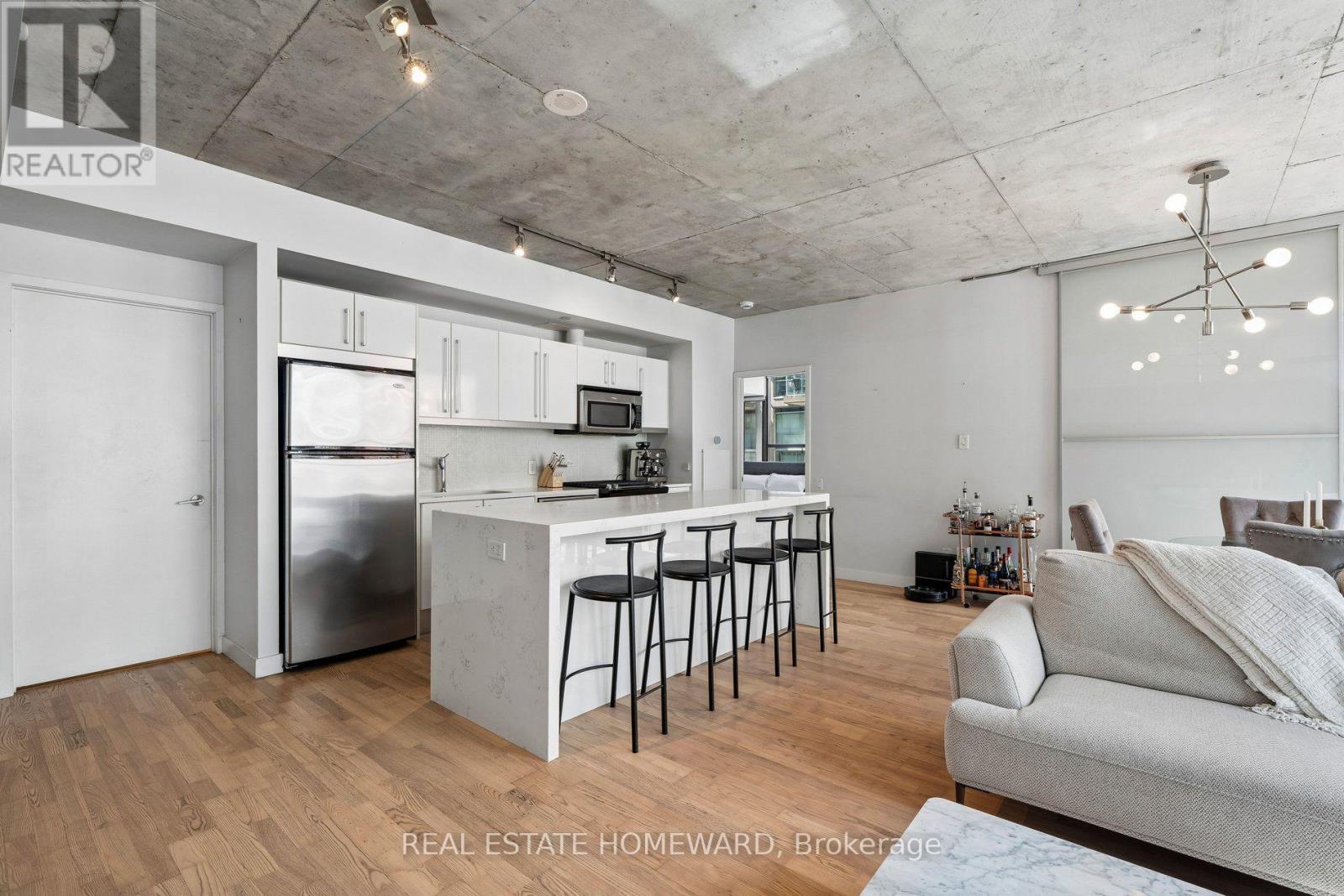 807 - 25 Oxley Street, Toronto, ON - Indoor Photo Showing Kitchen