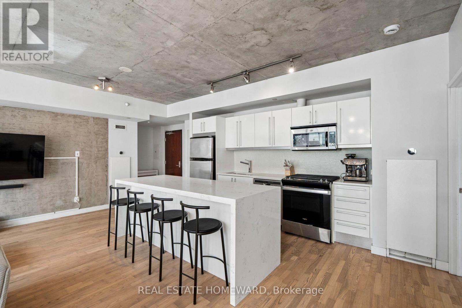 807 - 25 Oxley Street, Toronto, ON - Indoor Photo Showing Kitchen