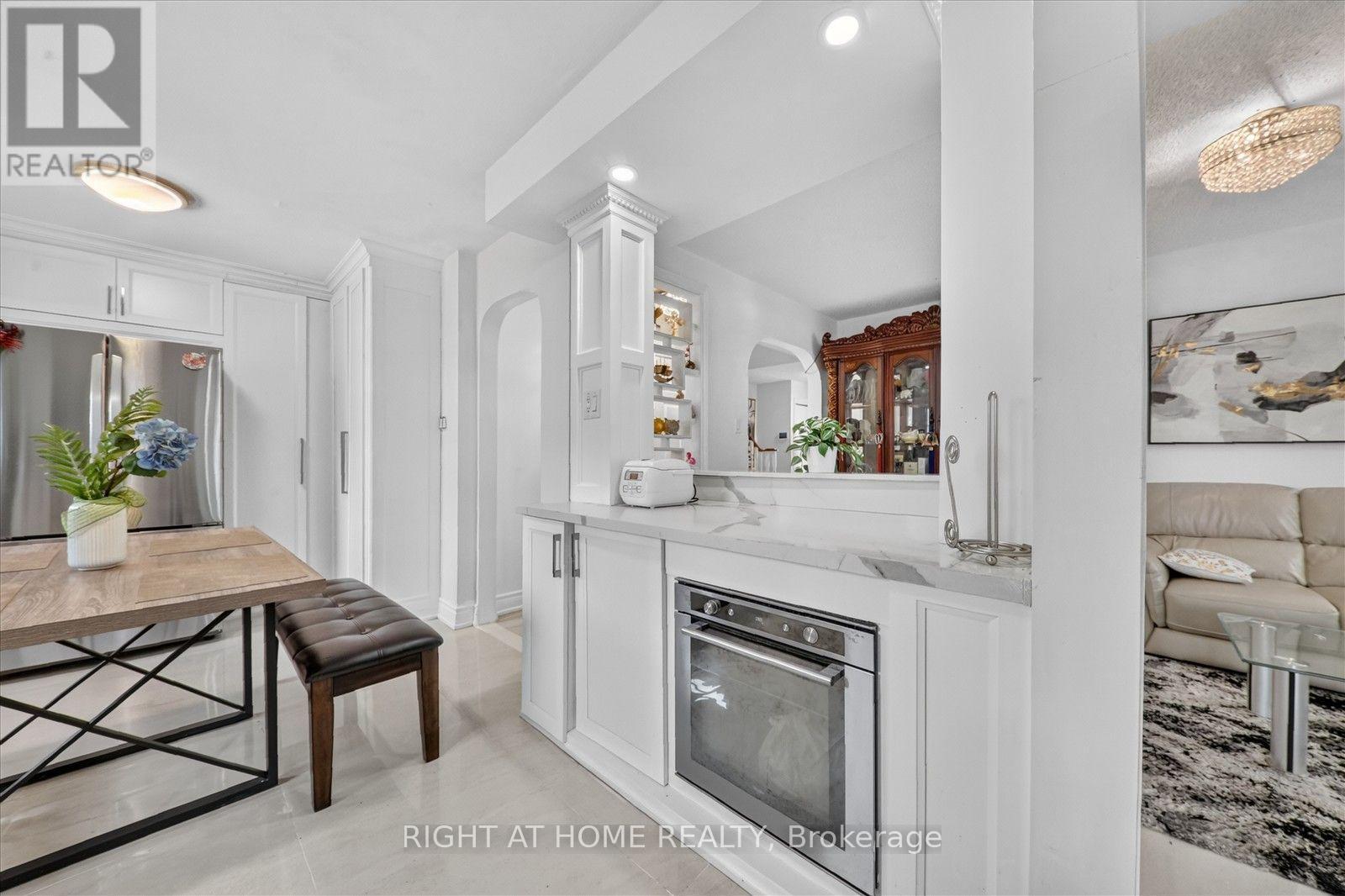 531 Wallenberg Crescent, Mississauga, ON - Indoor With Fireplace