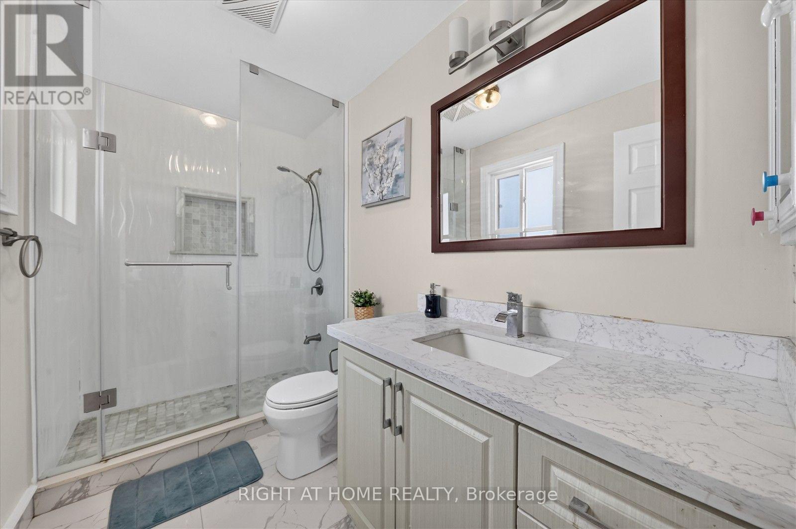 531 Wallenberg Crescent, Mississauga, ON - Indoor Photo Showing Bathroom