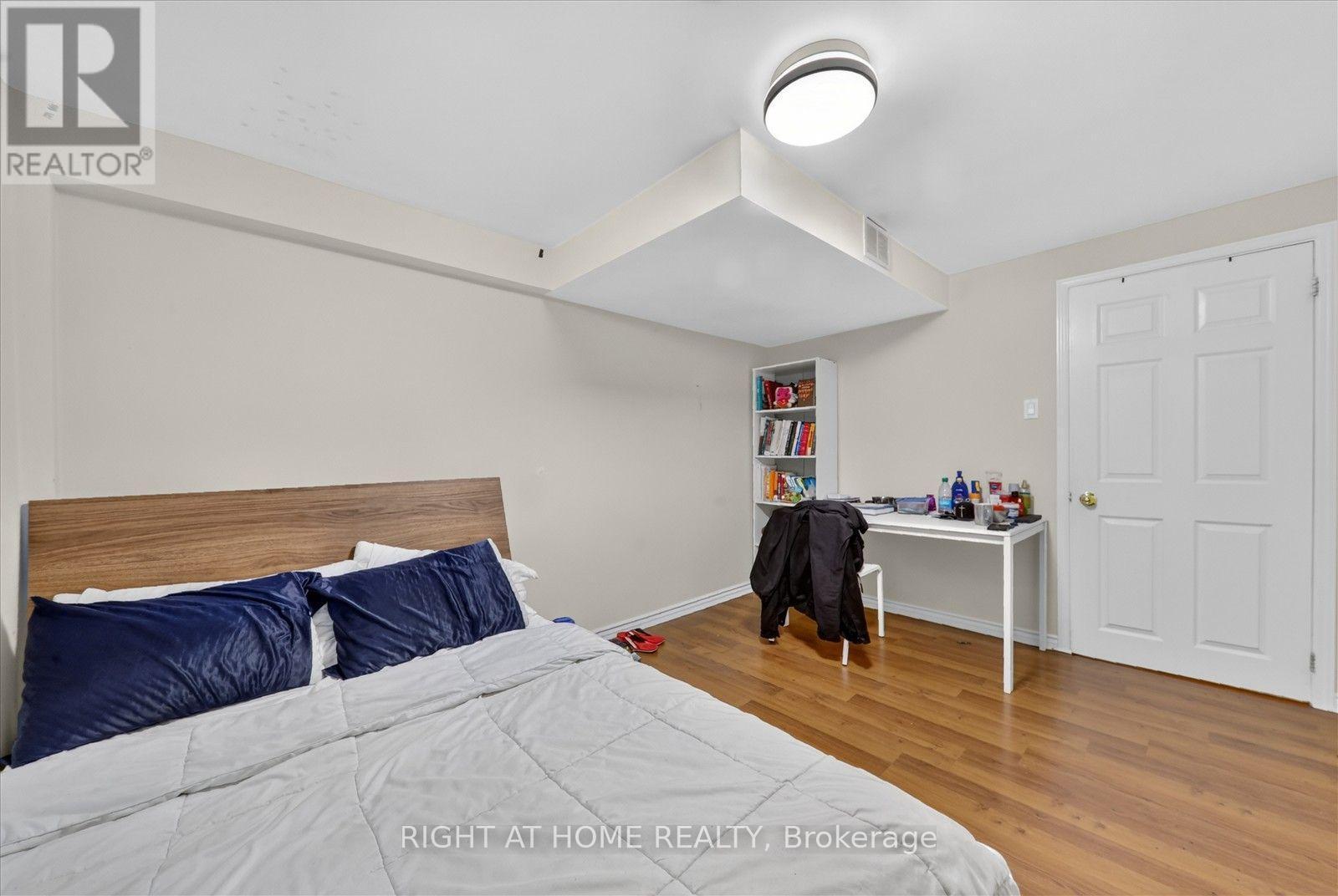 531 Wallenberg Crescent, Mississauga, ON - Indoor Photo Showing Bedroom