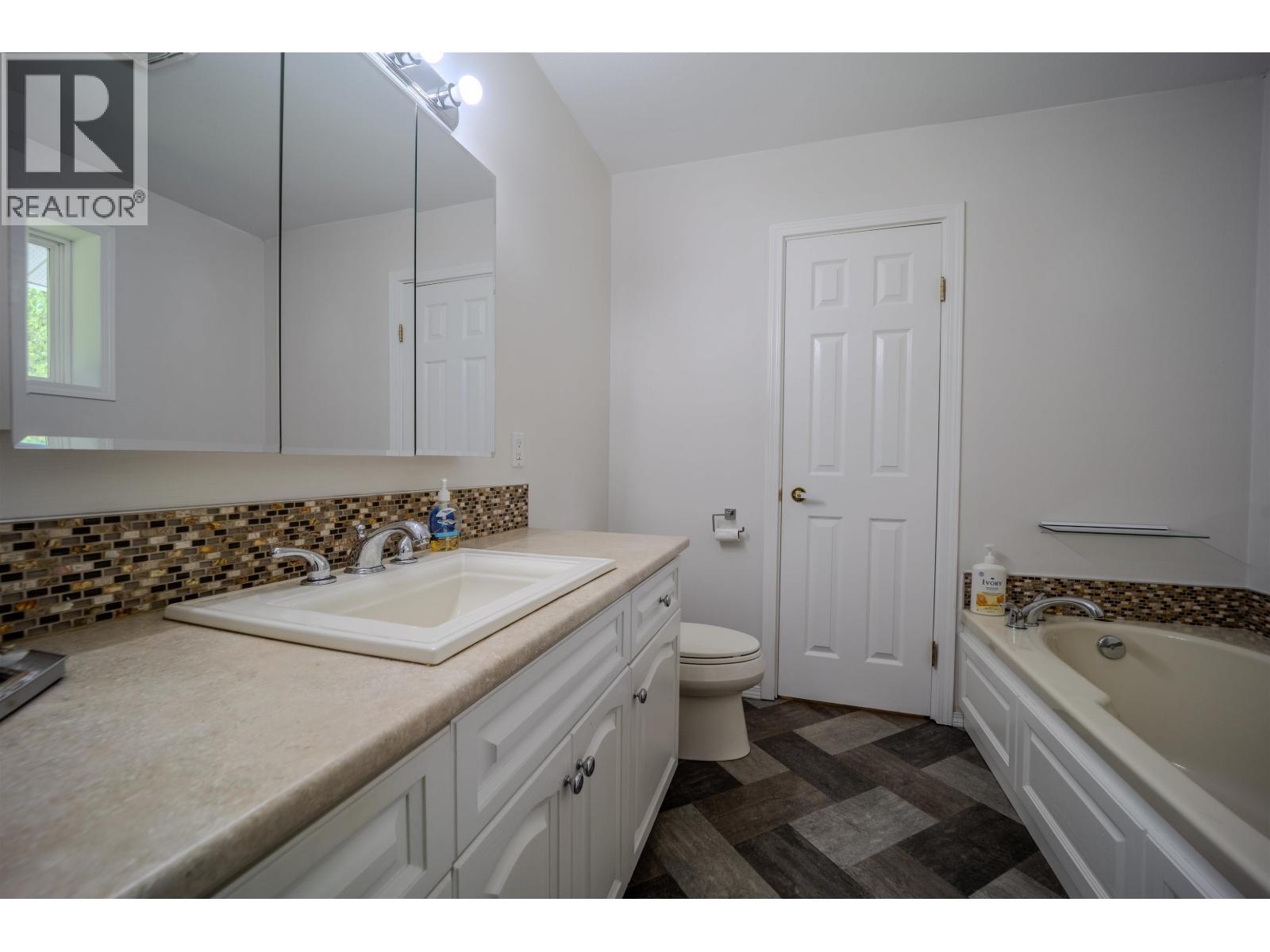 2908 Marion Avenue, Terrace, BC - Indoor Photo Showing Bathroom