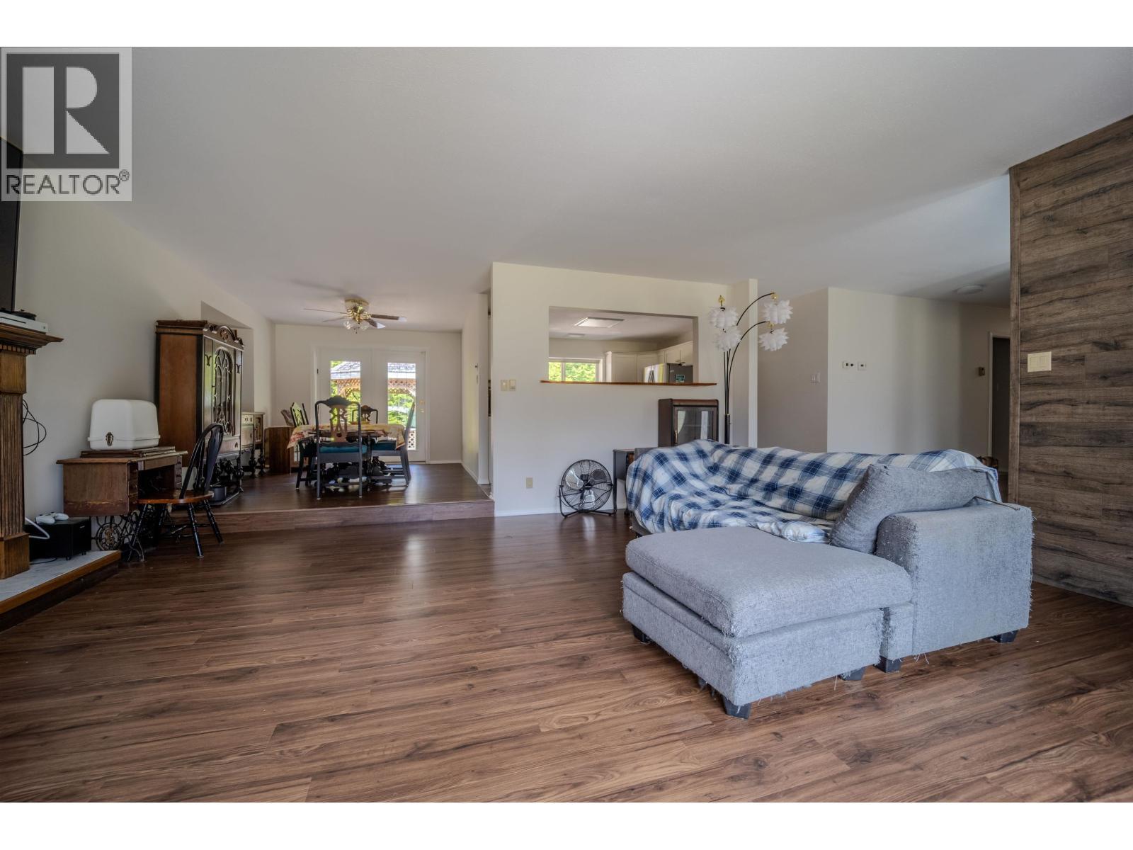 2908 Marion Avenue, Terrace, BC - Indoor Photo Showing Living Room