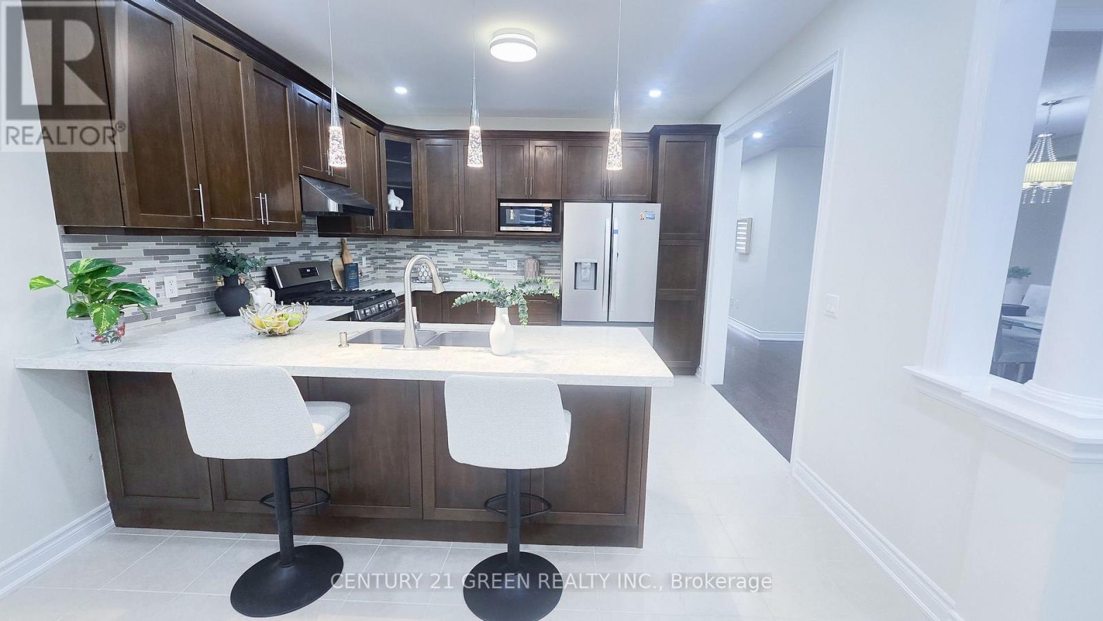 61 Magdalan Crescent, Richmond Hill, ON