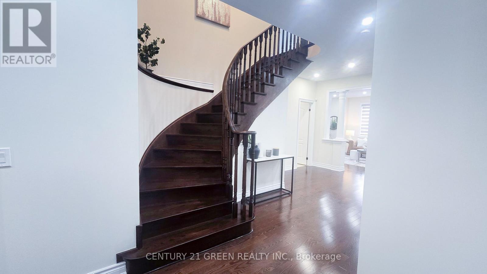 61 Magdalan Crescent, Richmond Hill, ON