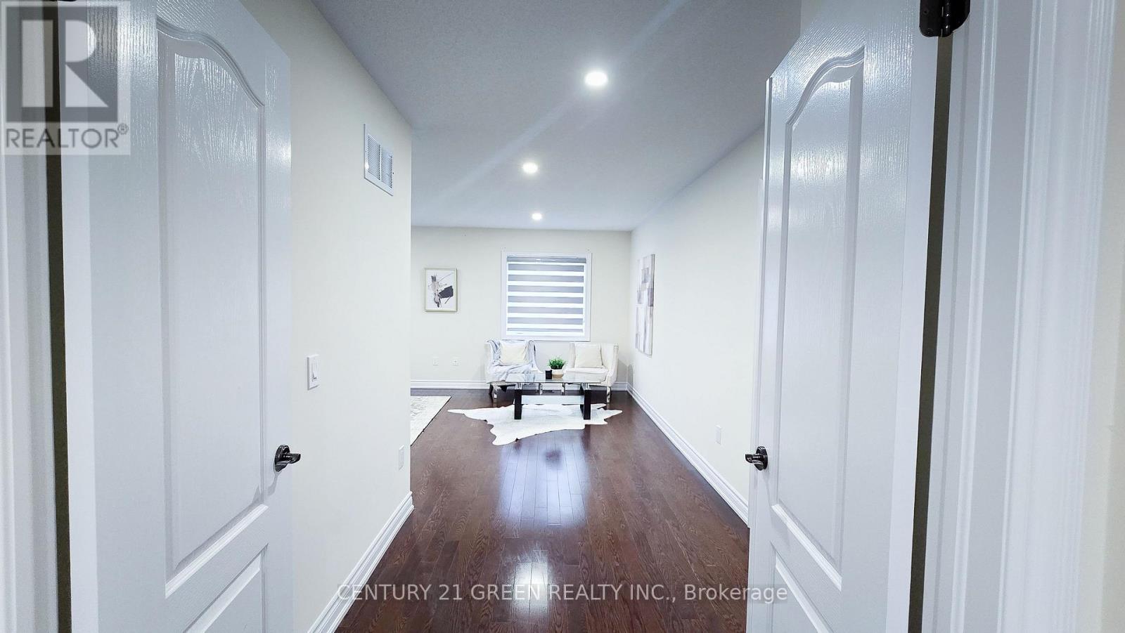 61 Magdalan Crescent, Richmond Hill, ON