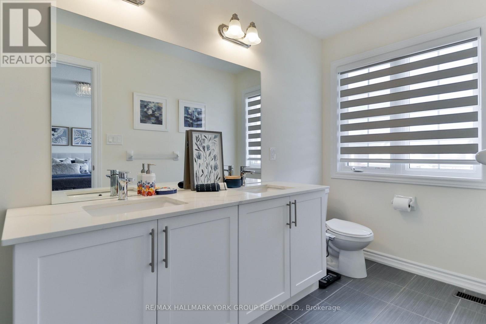 434 Ritas Avenue, Newmarket, ON - Indoor Photo Showing Bathroom