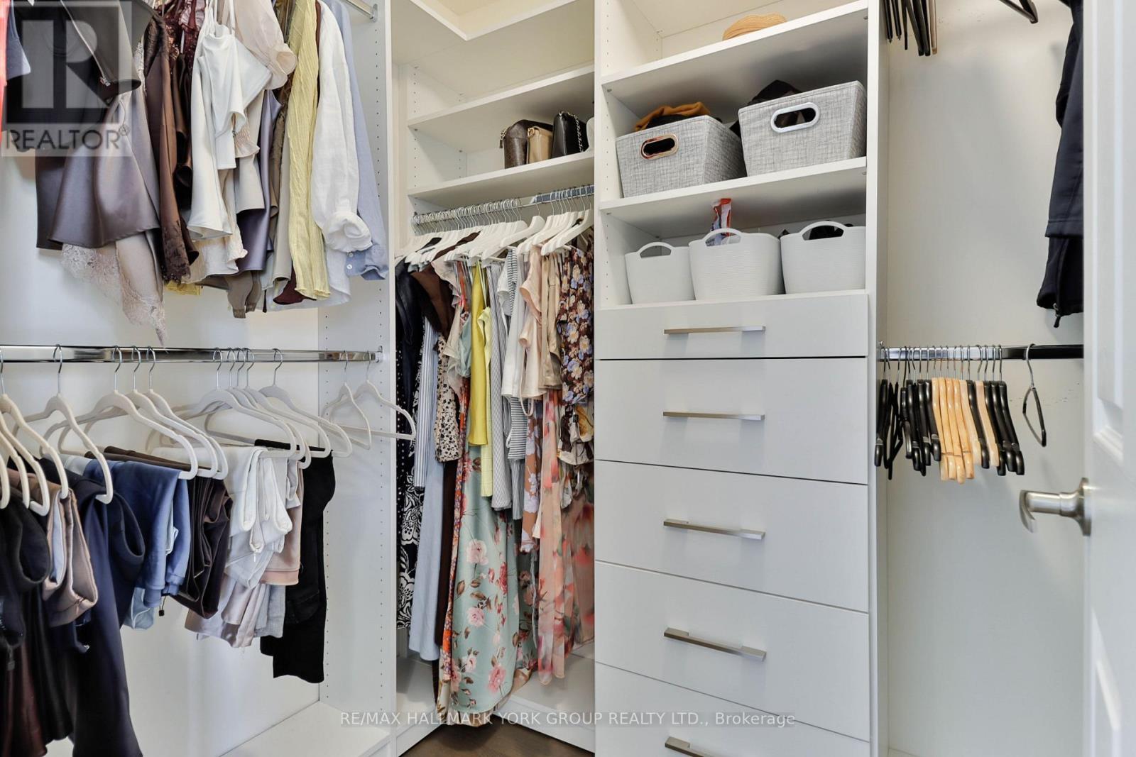 434 Ritas Avenue, Newmarket, ON - Indoor With Storage