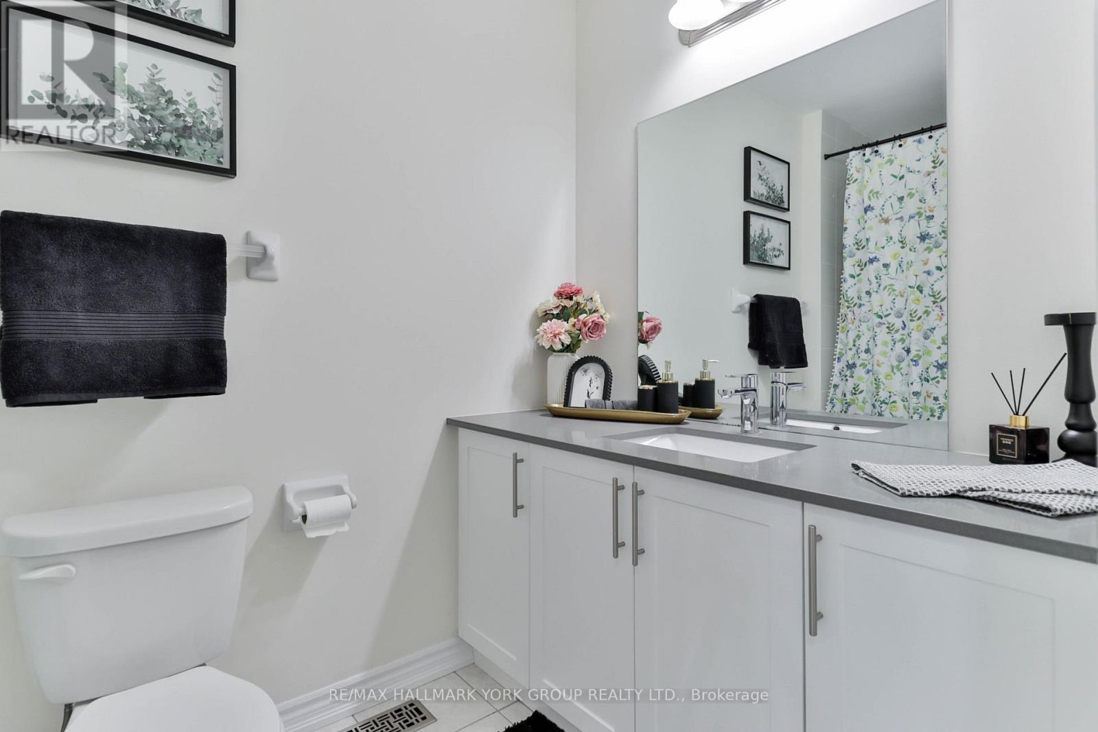 434 Ritas Avenue, Newmarket, ON - Indoor Photo Showing Bathroom