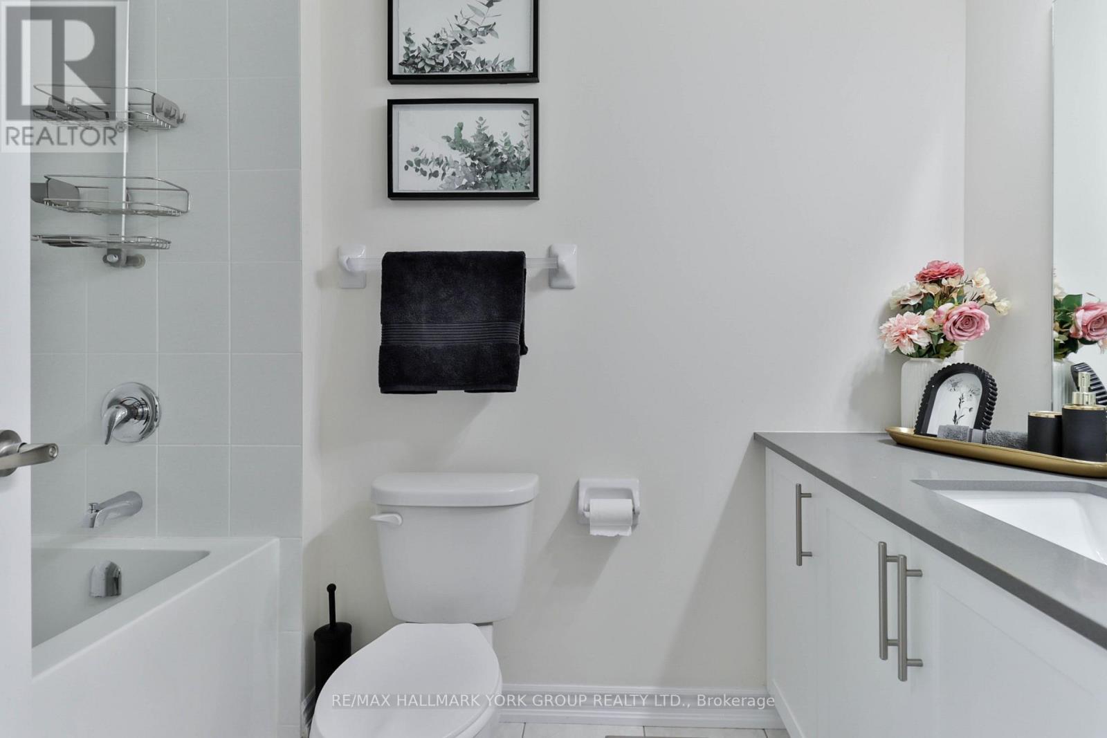 434 Ritas Avenue, Newmarket, ON - Indoor Photo Showing Bathroom