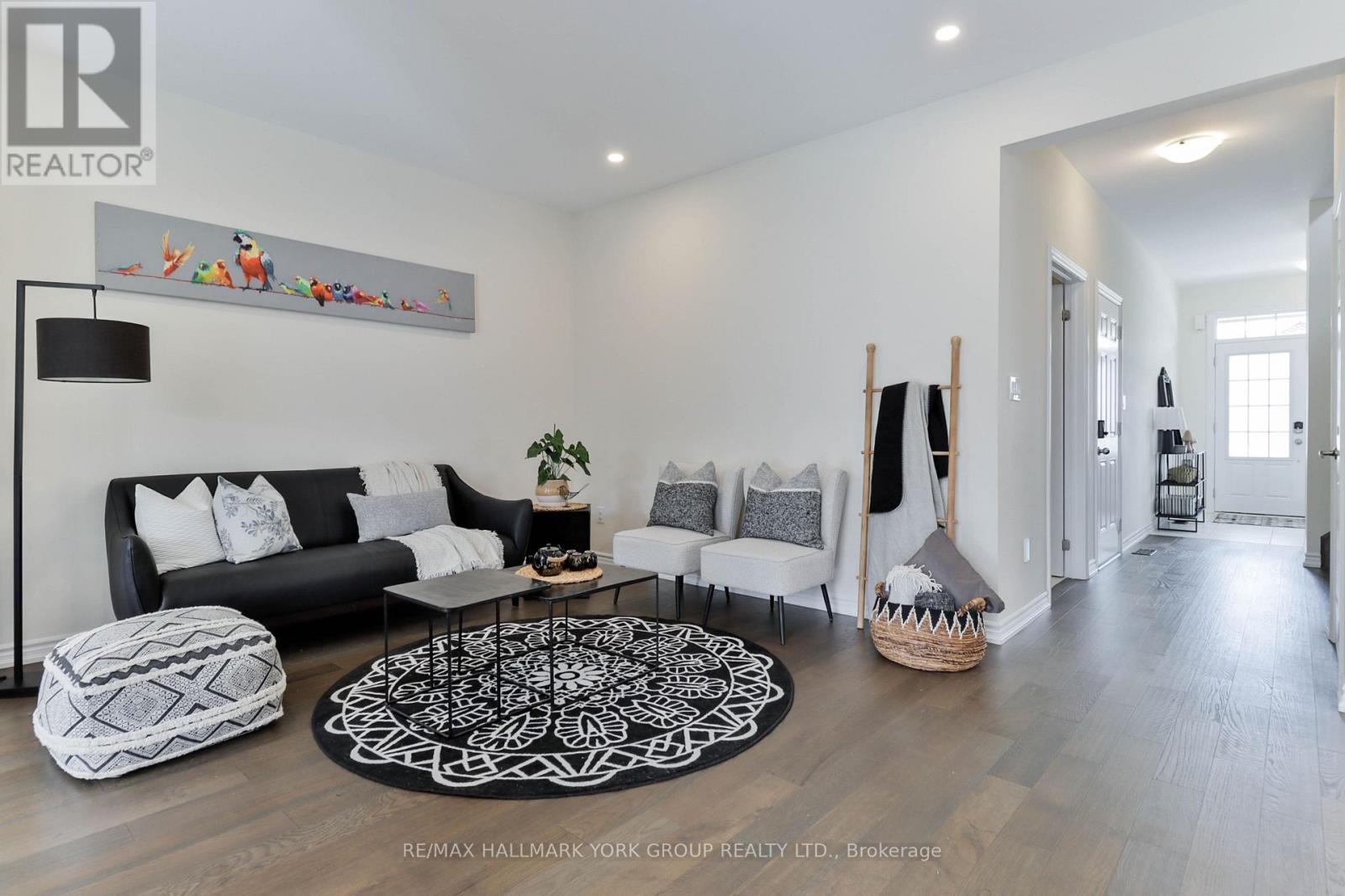 434 Ritas Avenue, Newmarket, ON - Indoor