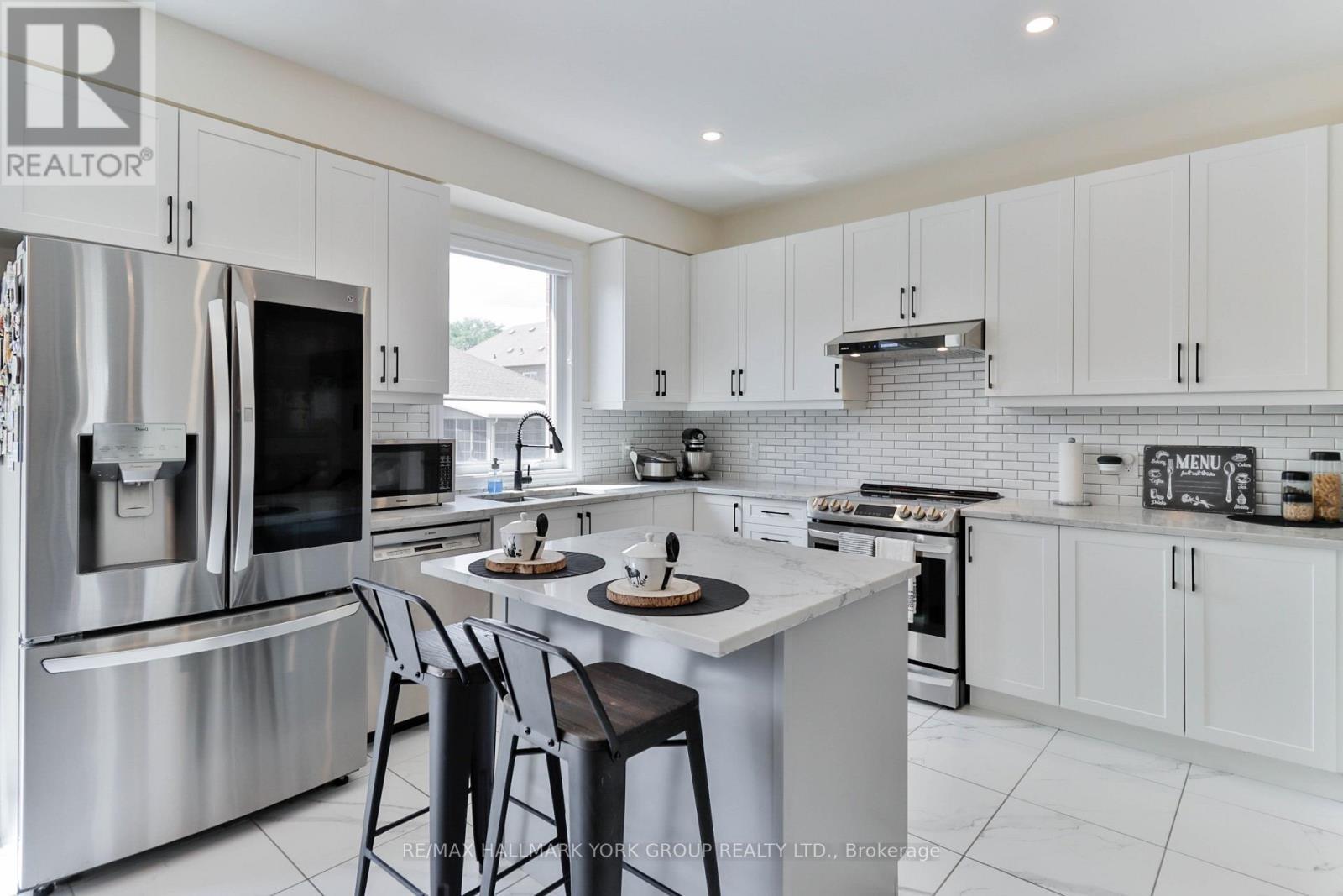 434 Ritas Avenue, Newmarket, ON - Indoor Photo Showing Kitchen With Upgraded Kitchen