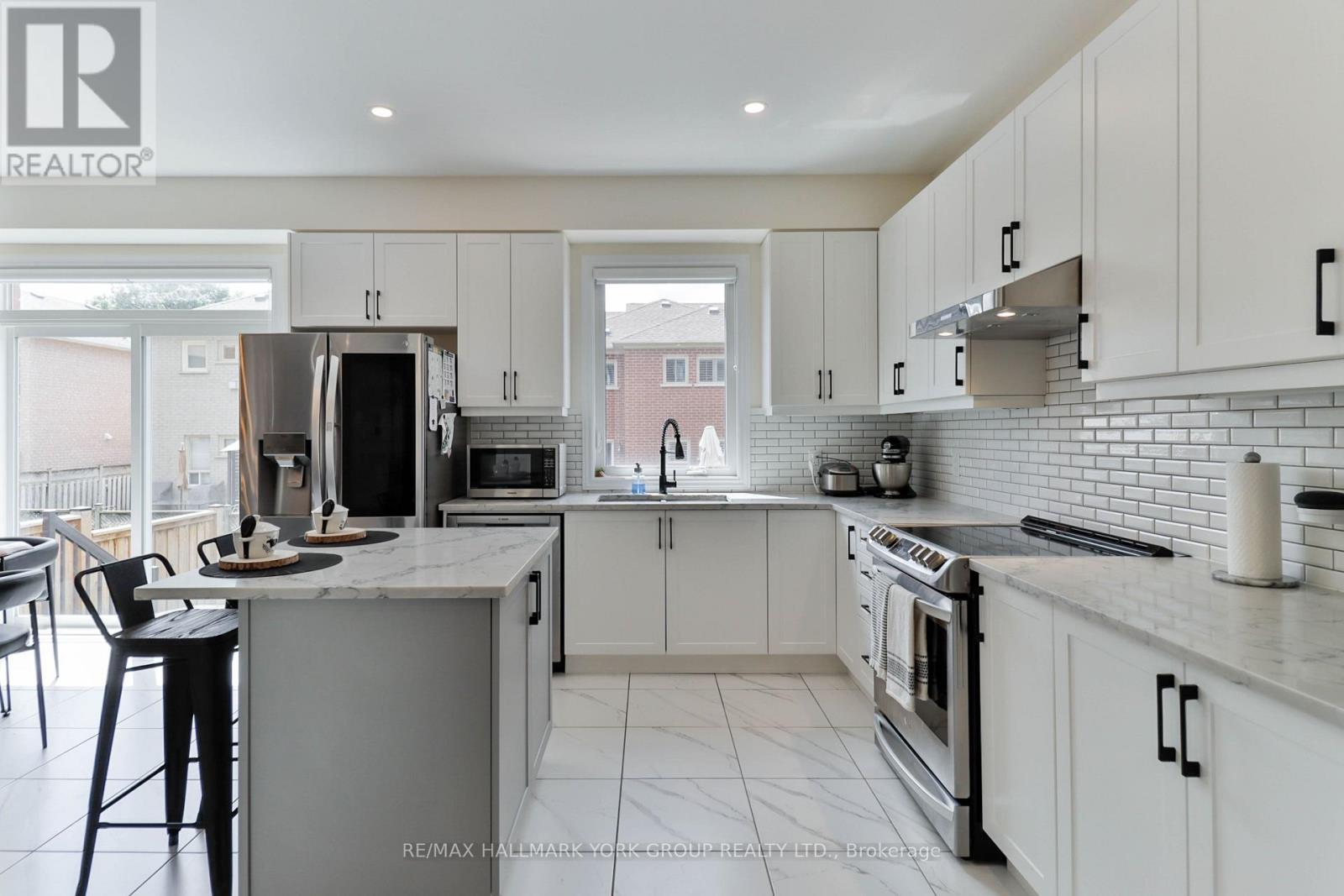 434 Ritas Avenue, Newmarket, ON - Indoor Photo Showing Kitchen With Upgraded Kitchen
