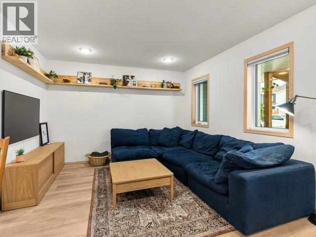 105-250 Olive May Way, Whitehorse, YT - Indoor Photo Showing Living Room