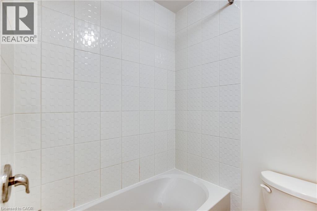 12 Hylton Drive, Barrie, ON - Indoor Photo Showing Bathroom