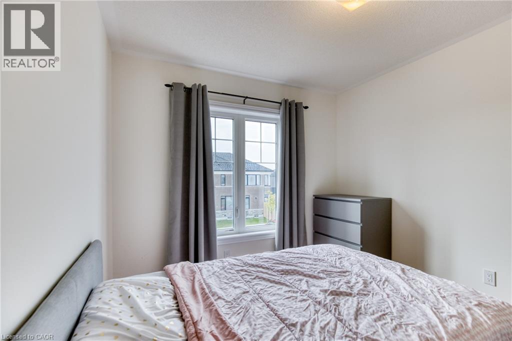 12 Hylton Drive, Barrie, ON - Indoor Photo Showing Bedroom