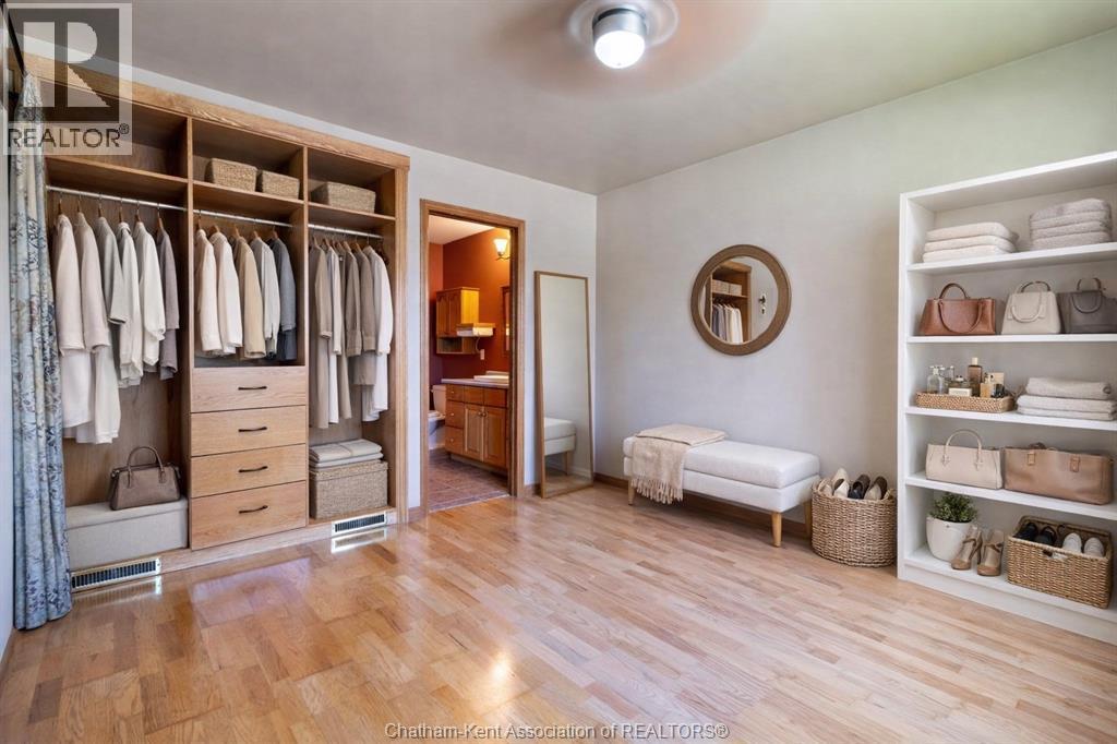 6121 Emerson Avenue, Comber, ON - Indoor