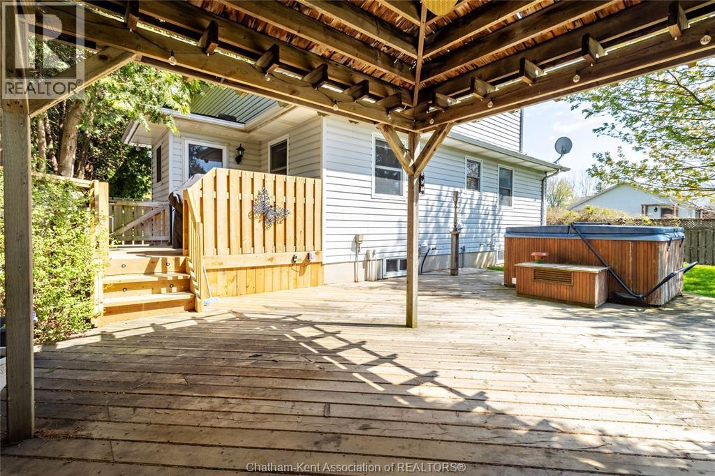 6121 Emerson Avenue, Comber, ON - Outdoor With Deck Patio Veranda