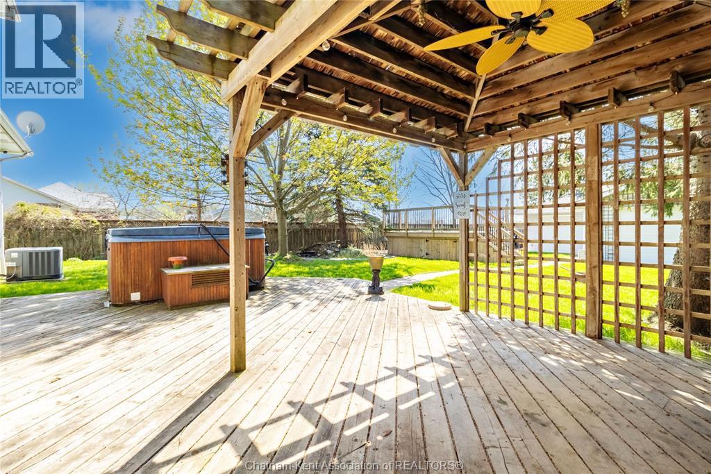 6121 Emerson Avenue, Comber, ON - Outdoor With Deck Patio Veranda