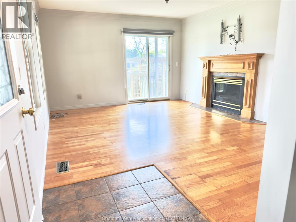 6121 Emerson Avenue, Comber, ON - Indoor With Fireplace