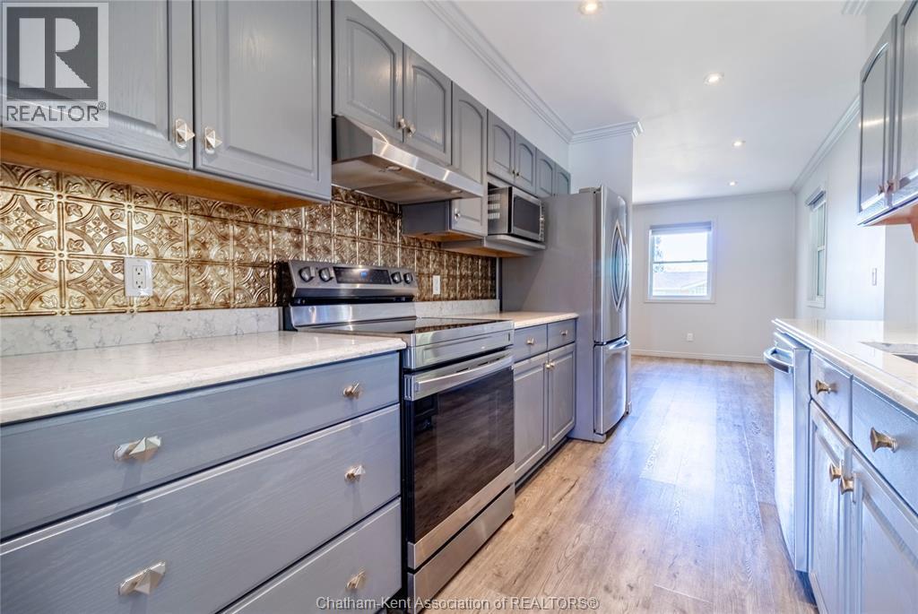 6121 Emerson Avenue, Comber, ON - Indoor Photo Showing Kitchen
