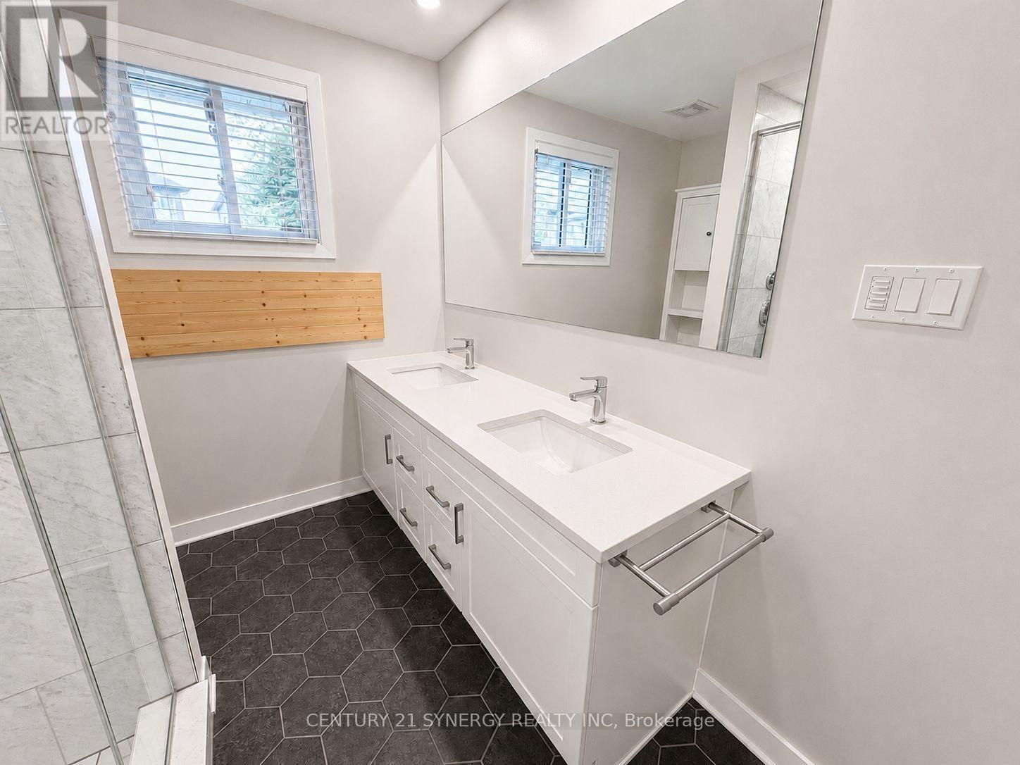 Bathroom Main Level - Colour Enhanced - 26 Turtleback Way, Ottawa, ON - Indoor Photo Showing Bathroom