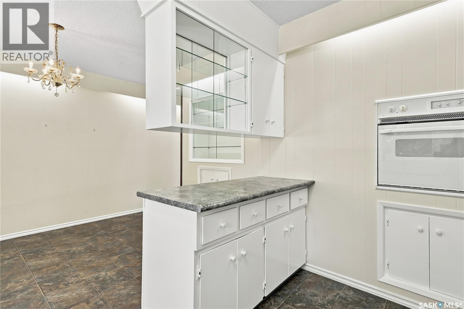 725 7Th Street E, Saskatoon, SK - Indoor