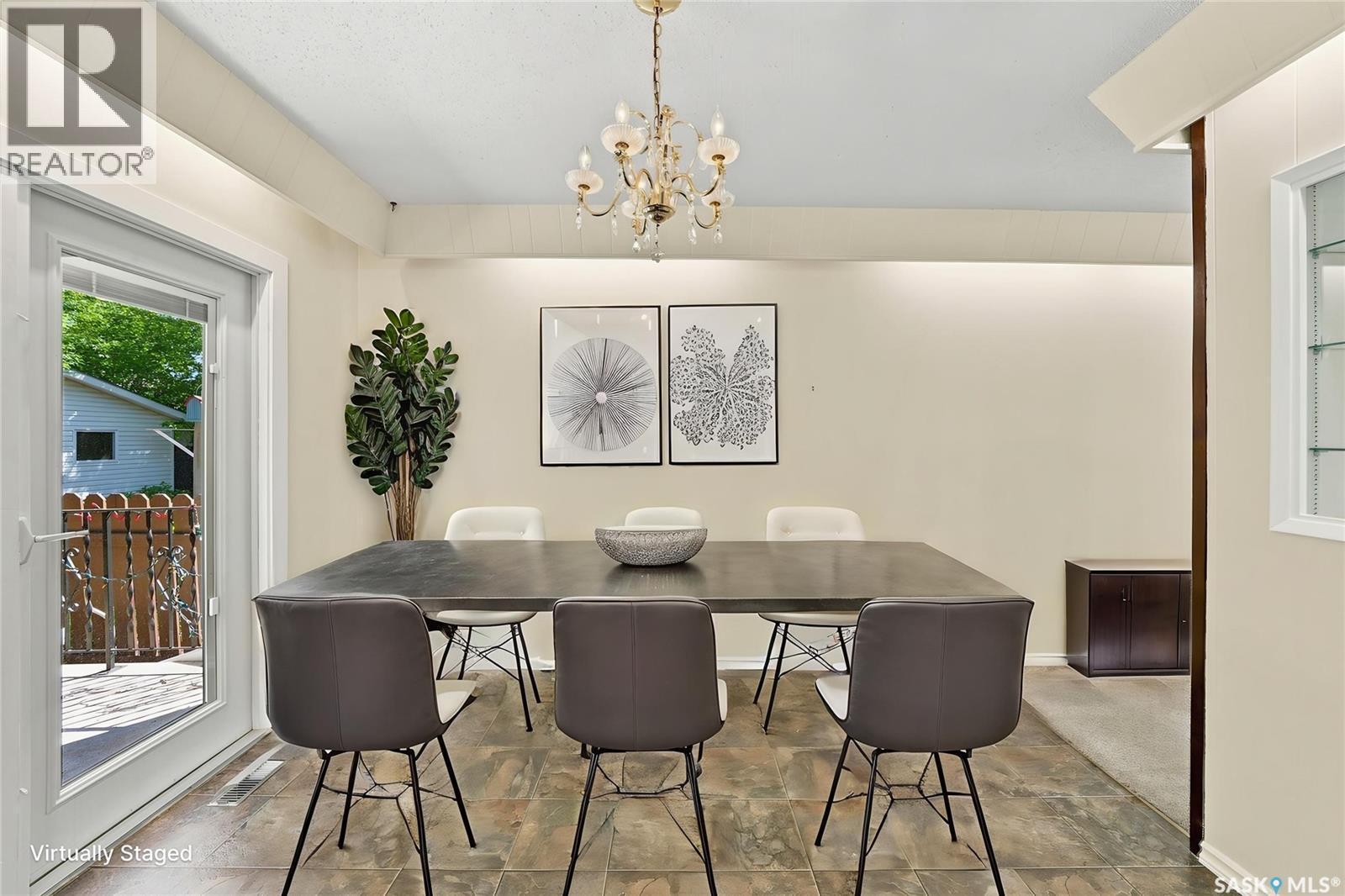 725 7Th Street E, Saskatoon, SK - Indoor Photo Showing Dining Room