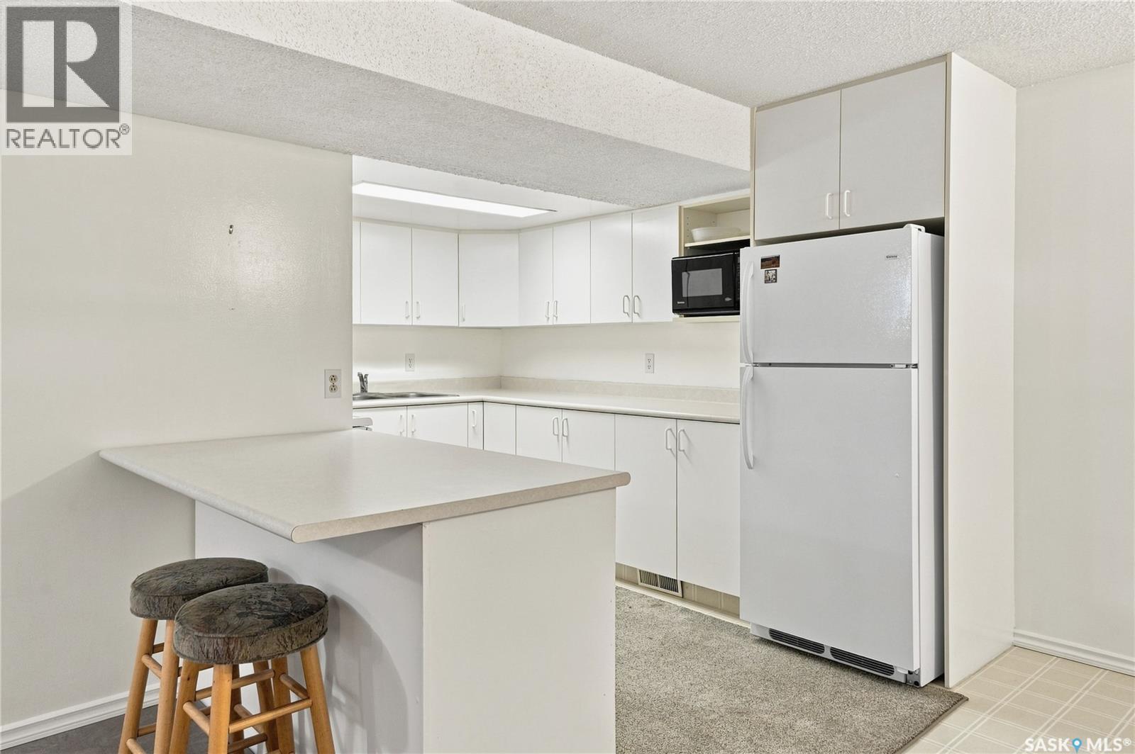 725 7Th Street E, Saskatoon, SK - Indoor Photo Showing Kitchen