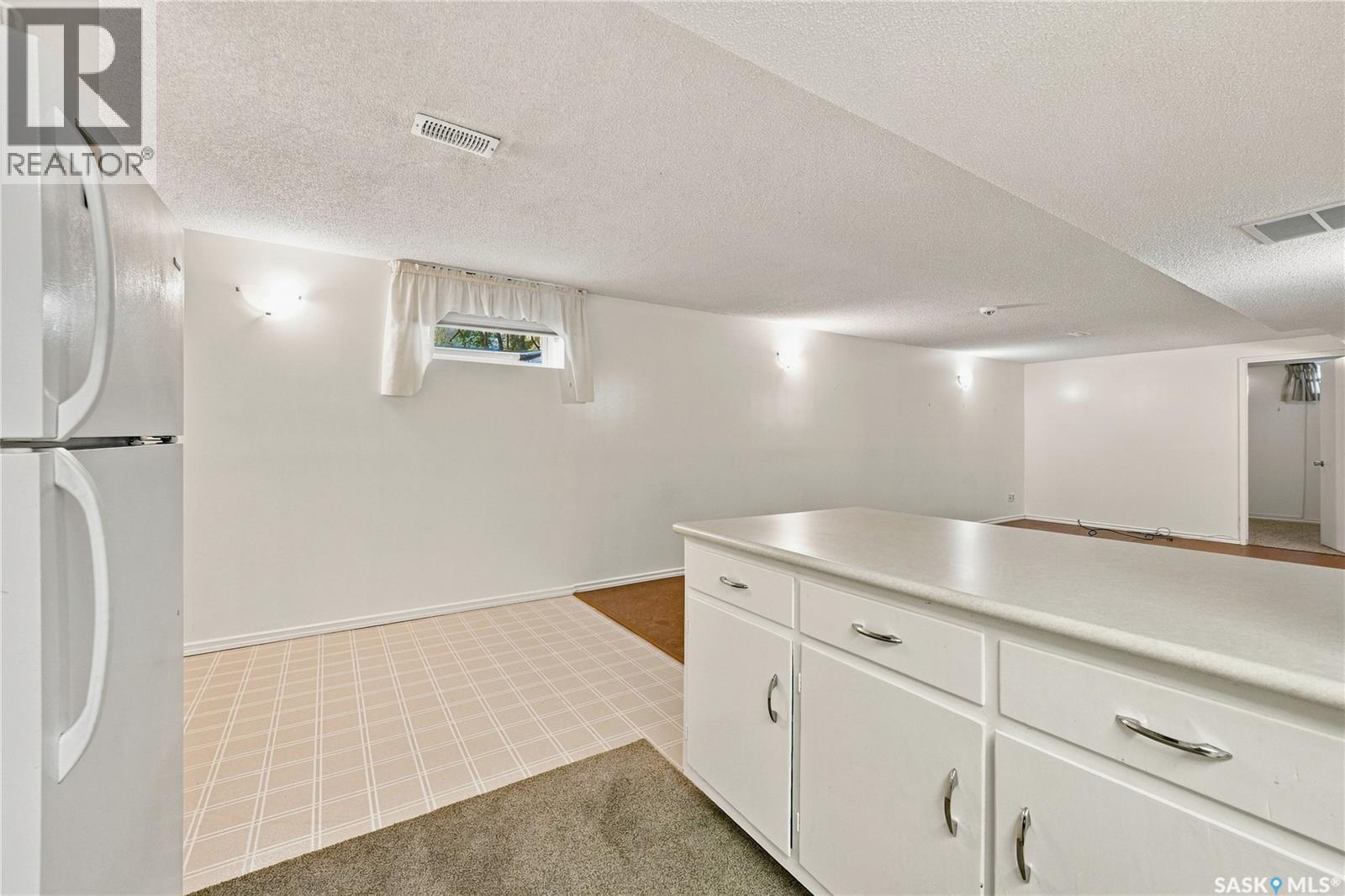 725 7Th Street E, Saskatoon, SK - Indoor