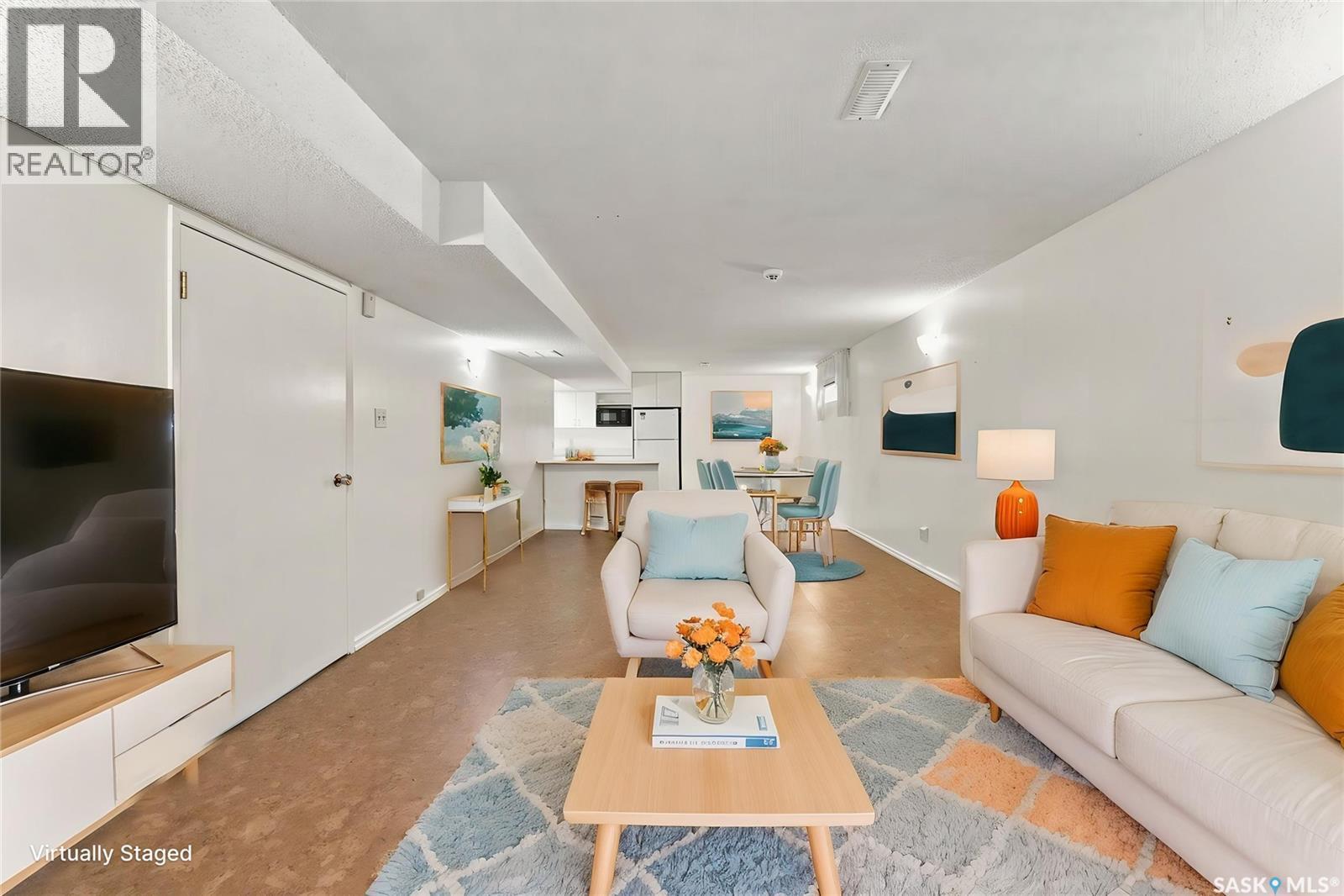 725 7Th Street E, Saskatoon, SK - Indoor Photo Showing Living Room